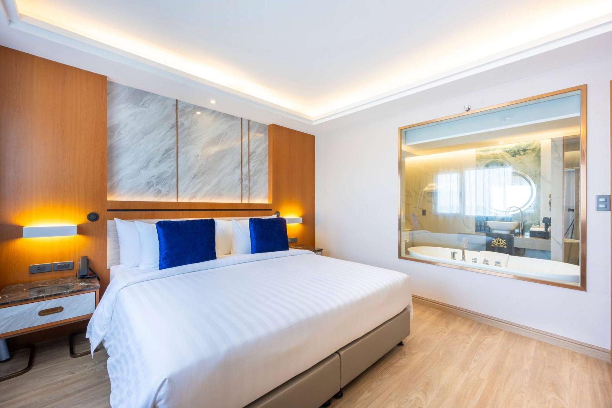 Wyndham Jomtien Pattaya Hotel Na Chom Thian Exterior foto