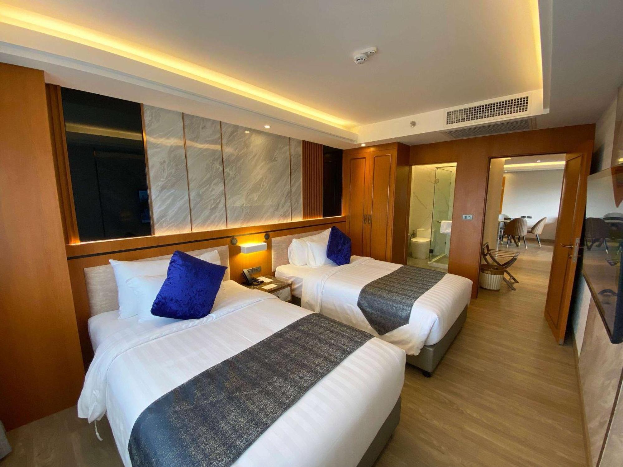 Wyndham Jomtien Pattaya Hotel Na Chom Thian Exterior foto